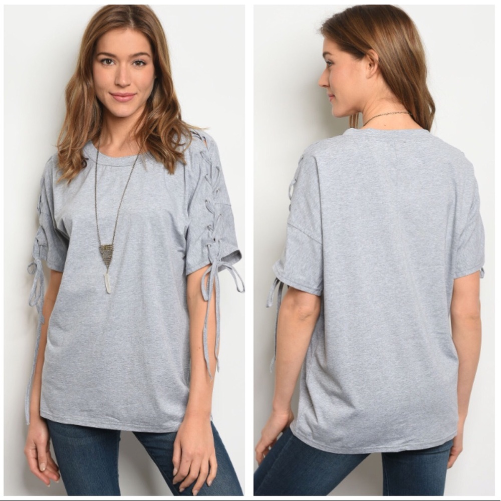 🎀1 MEDIUM LEFT🎀 Gray Lace Up Sleeves Top